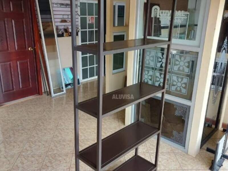 Estantería de hierro sólido en Esquipulas