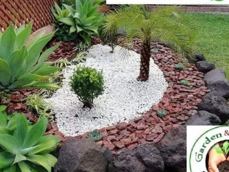 Jardín con piedras decorativas 