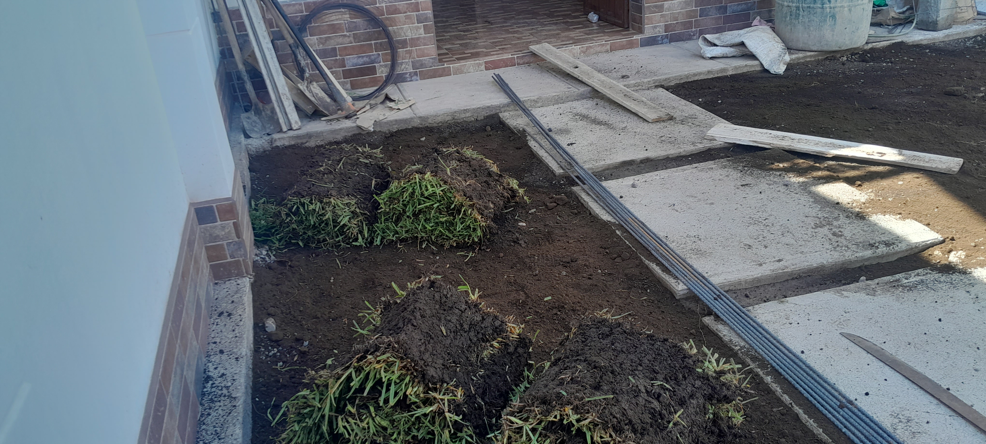 Grama natural,  diseño de jardines, plantas , tierra negra y