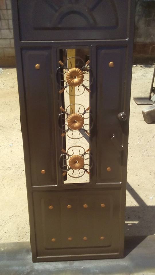 Puerta de alumino cafe Zacapa
