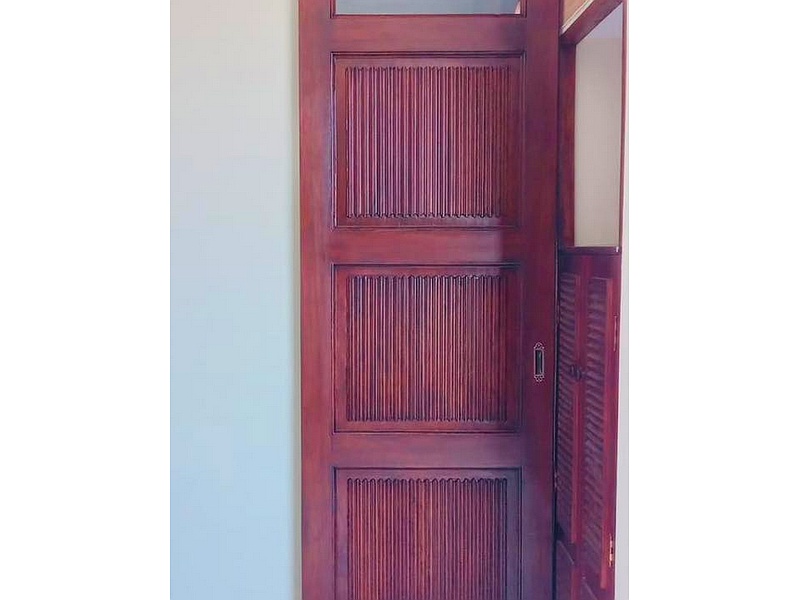 Puerta corrediza sistema tipo granero CIUDAD VIEJA