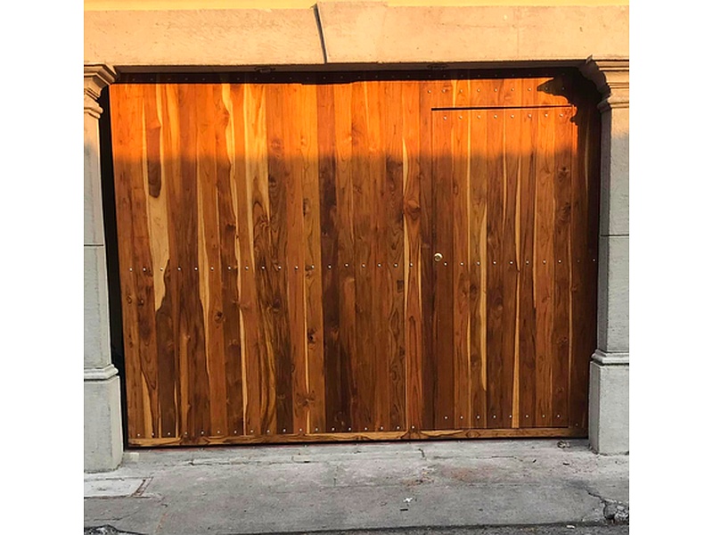 Portón madera SACATEPÉQUEZ