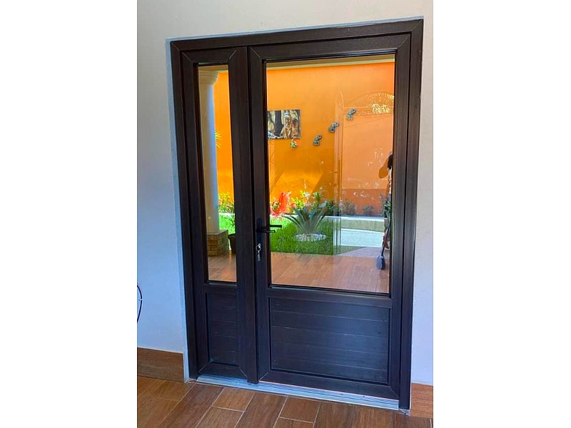 Puerta doble Guatemala