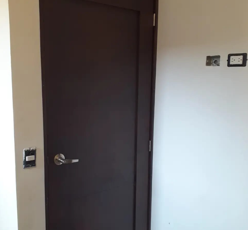 Puerta de madera sólida Guatemala
