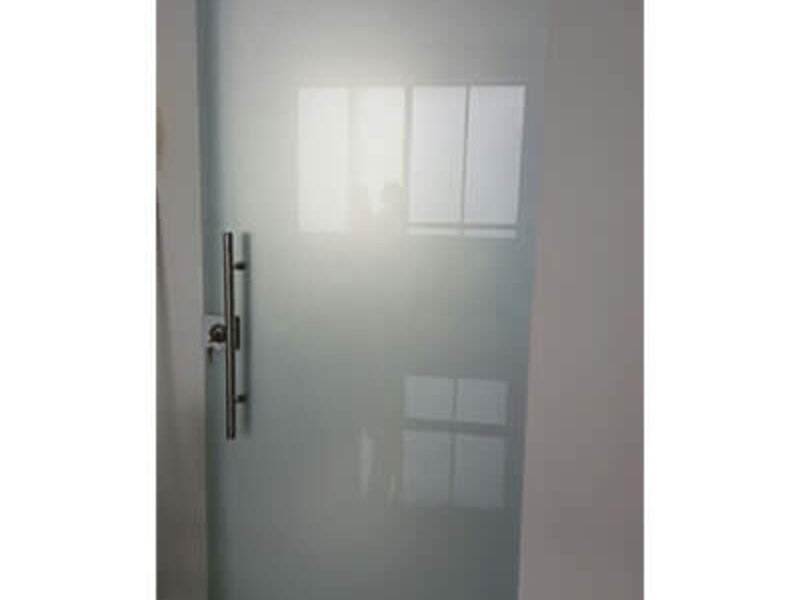 Puerta con Pivotes 