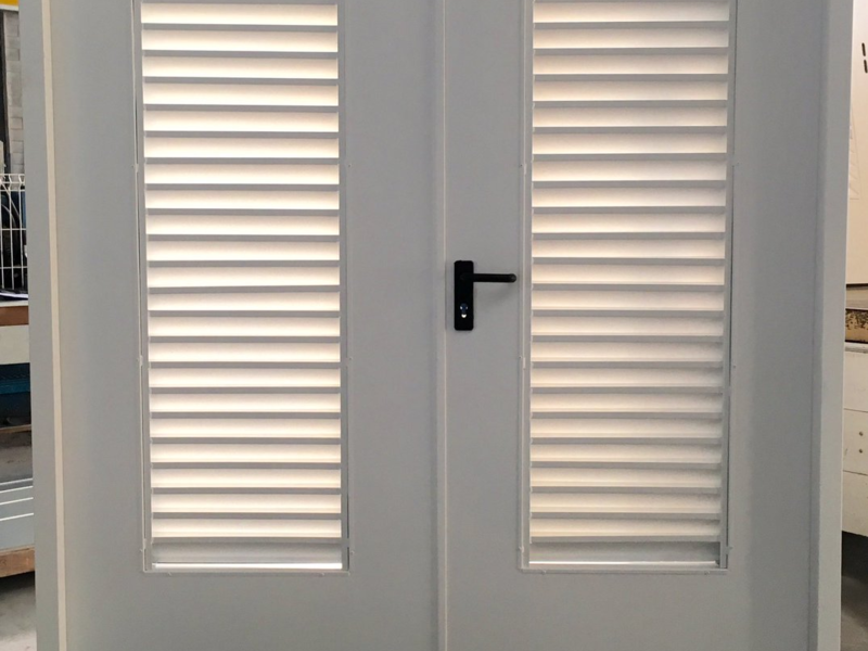 Puerta rejilla de ventilación