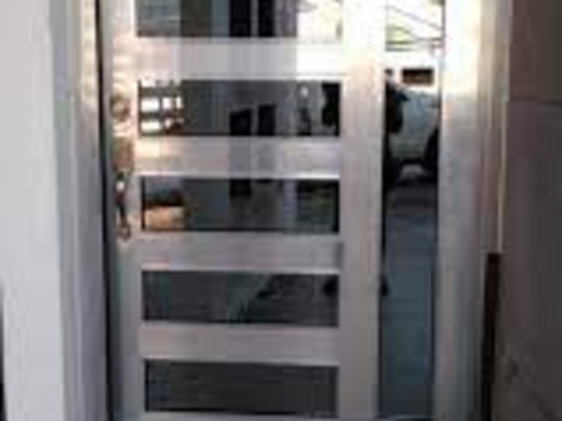 Puerta acabado anodizado