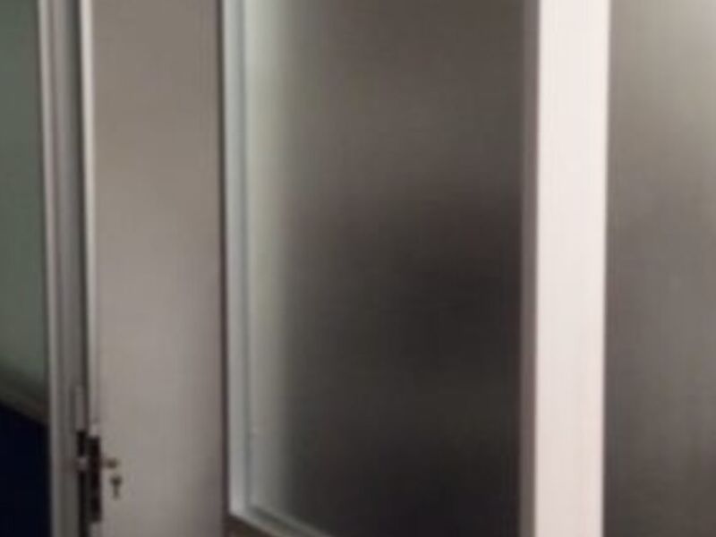 División de oficina en aluminio azul