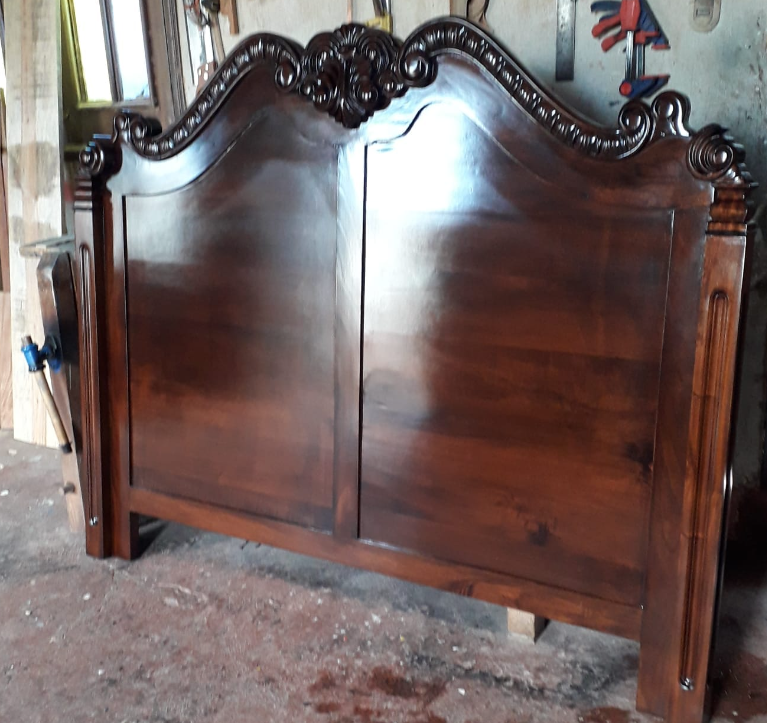 Cama de madera tallada Mixco
