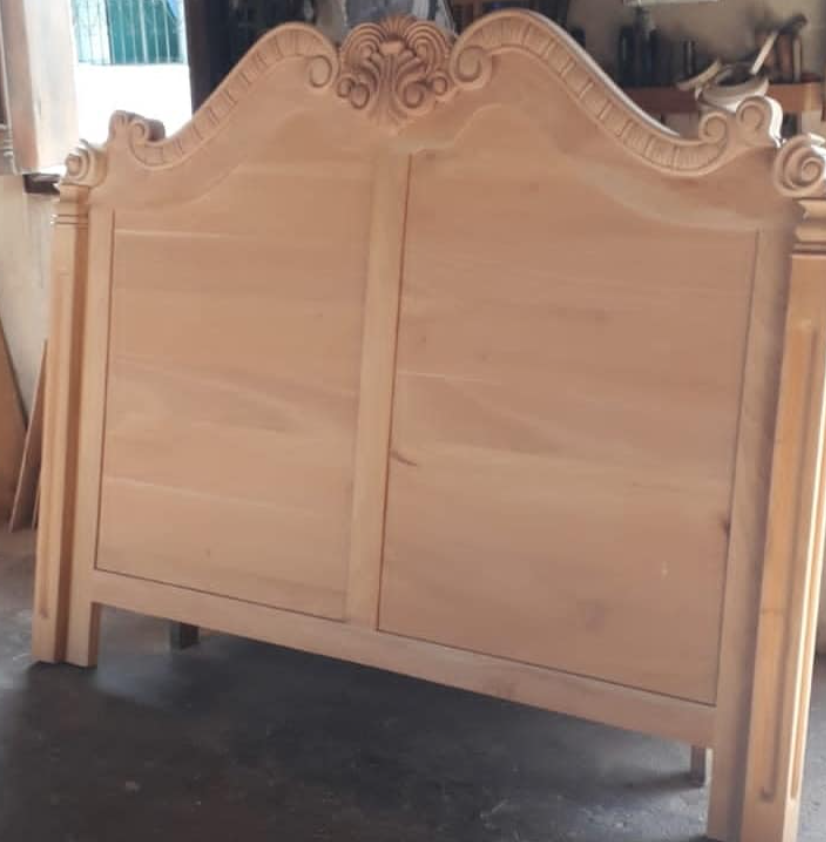 Cama de madera clara Guatemala