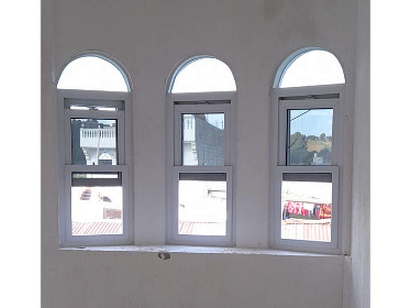 Ventana de marco blanco Guatemala