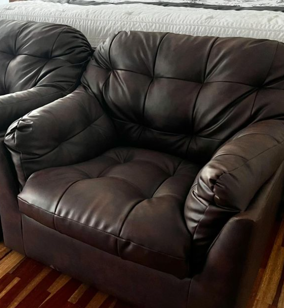Sillón Clásico Acolchado de Cuero cafe Guatemala