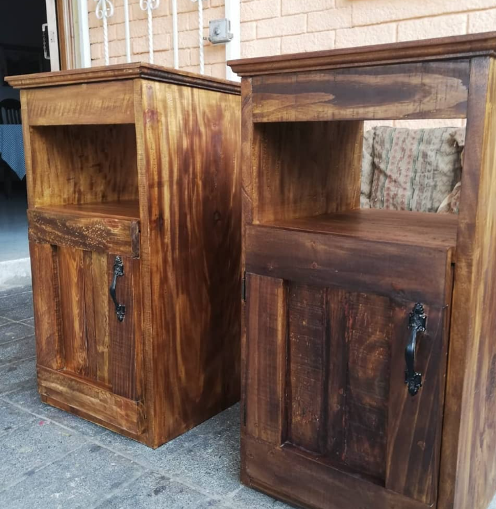 Mesa auxiliar de madera con cajones Guatemala