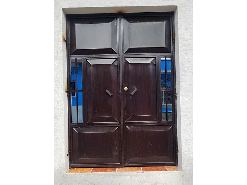 Puerta marrón Guatemala