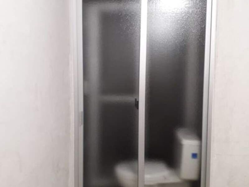 Puerta de baño Muebles Stuat Guatemala
