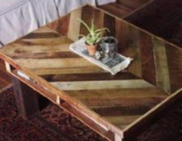 Mesa auxiliar de madera rústica con decoraciones Guatemala