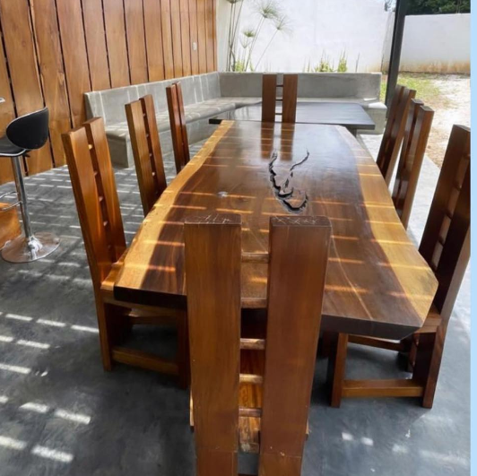 Mesa de comedor de madera con sillas a juego Guatemala