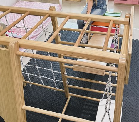 Juguetero de Madera con Compartimentos