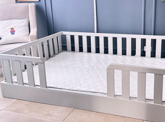 Cuna de madera blanca