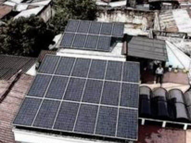 PANELES SOLARES DESCONECTADOS DE LA RED