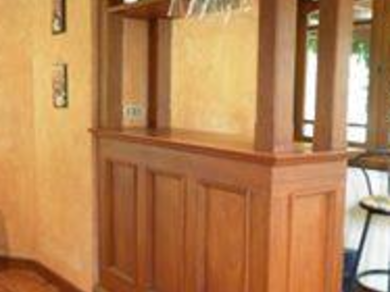 Mueble tipo bar de madera Guatemala Zona 10