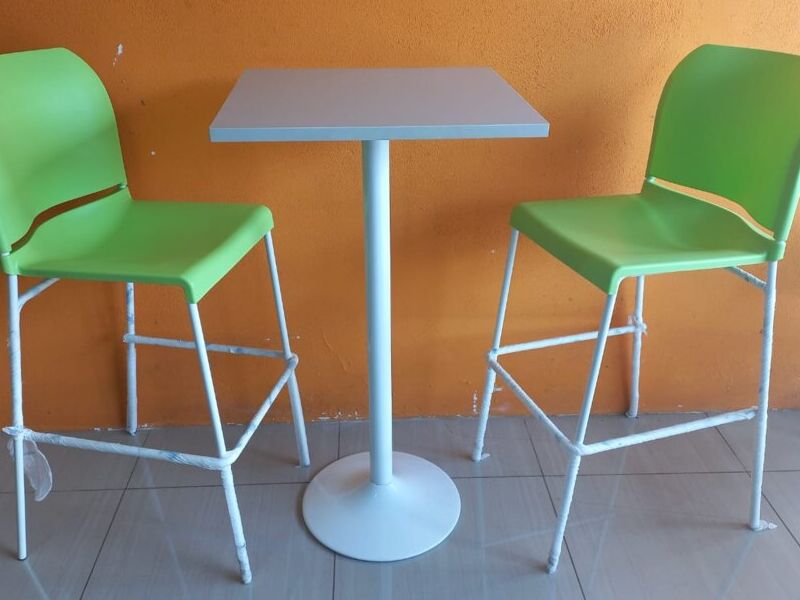 Taburetes verdes MUEBLES ROCA CAPITAL