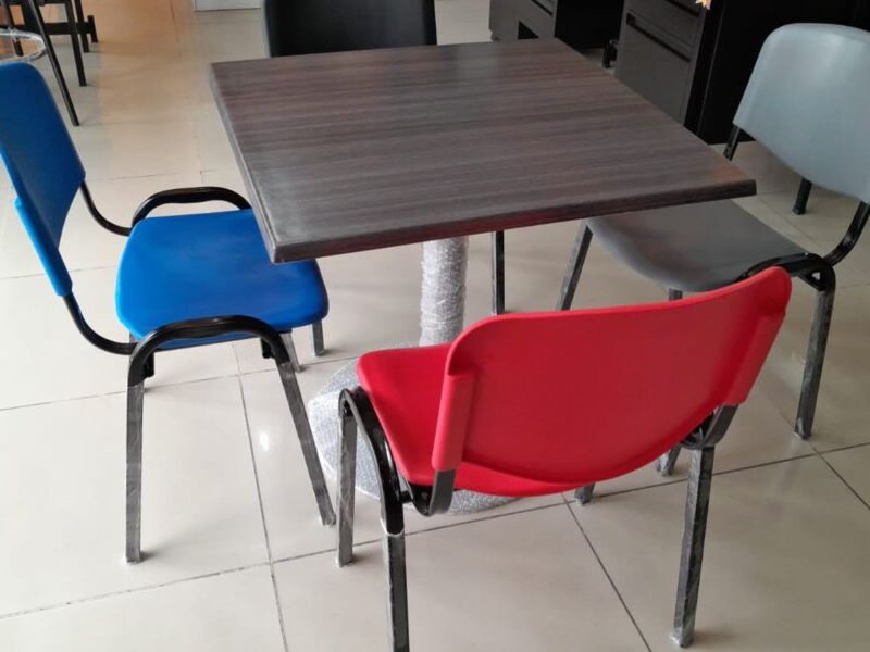 Mesa cuadrada café Escuintla