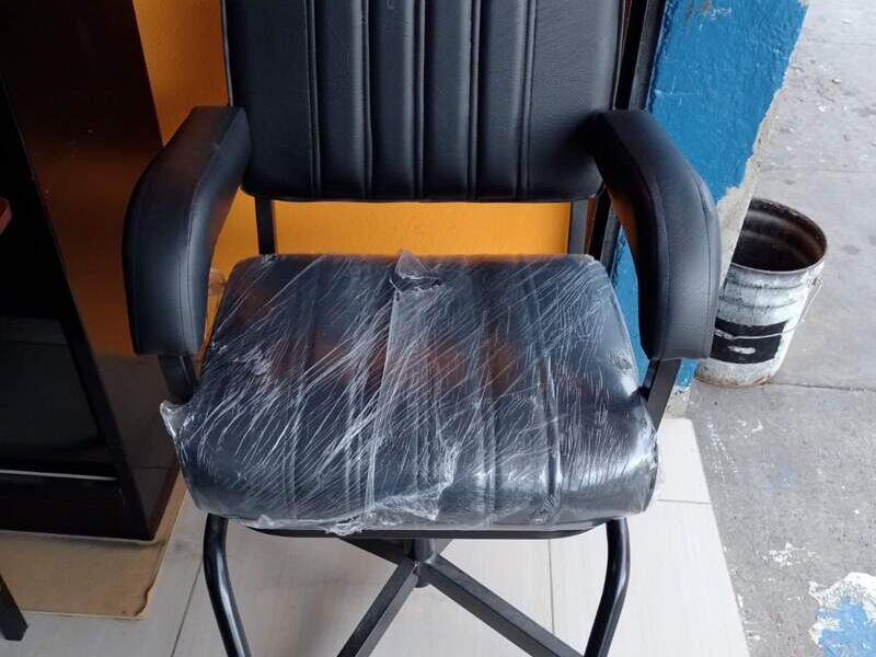 Silla negra MUEBLES ROCA CAPITAL