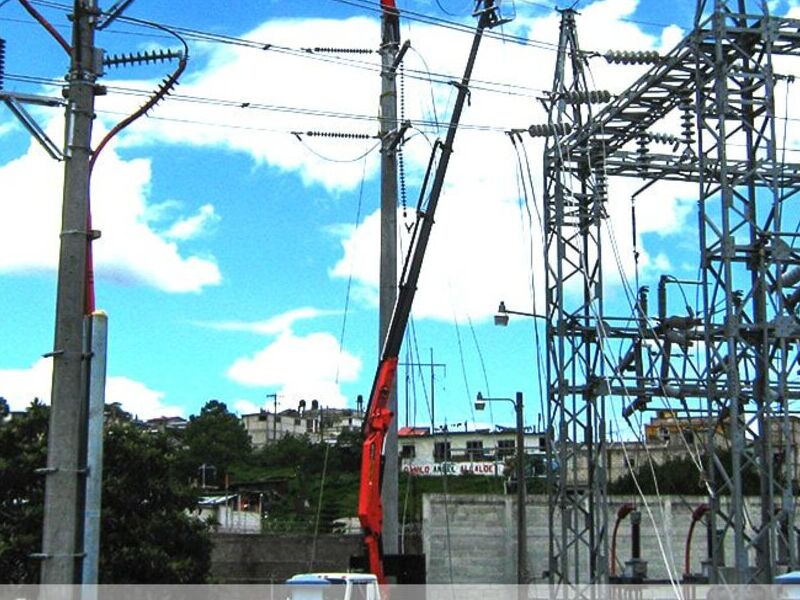 Grúas articuladas en Guatemala Miraflores 