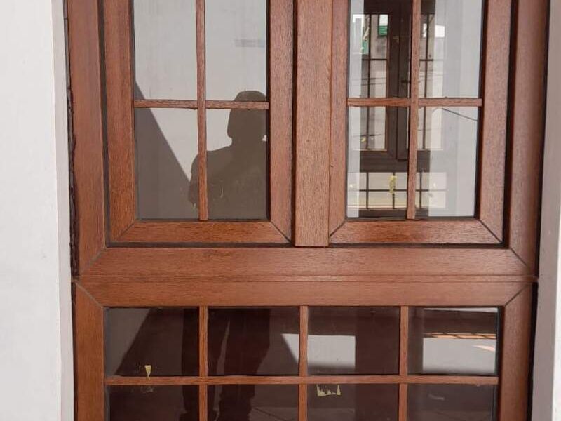 Ventana de madera Mixco