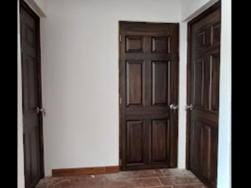 Puerta de Madera Café Salamá