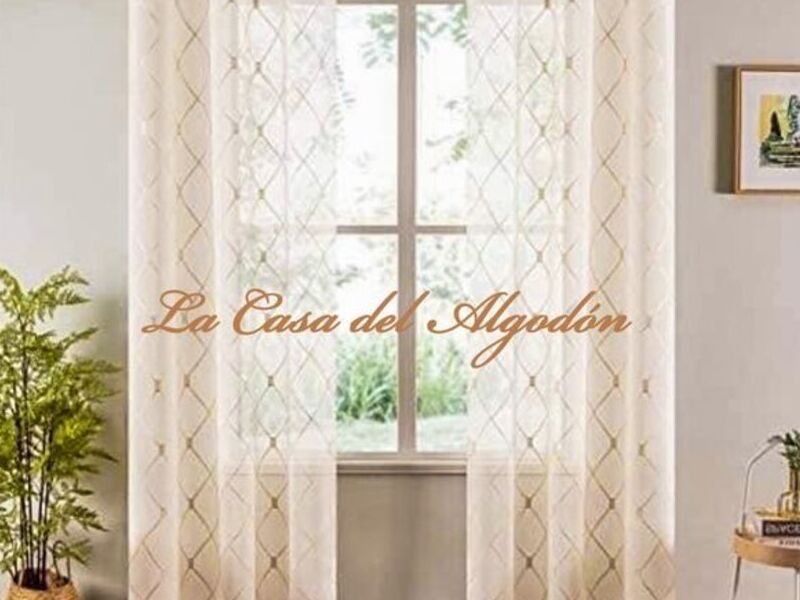 Cortinas Traslúcidas con detalles dorados 