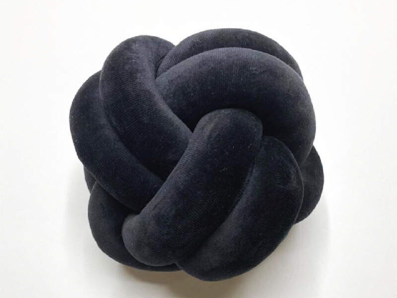 KNOT PILLOWS negro
