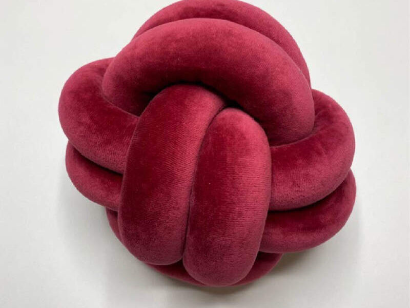 KNOT PILLOWS concha de vino