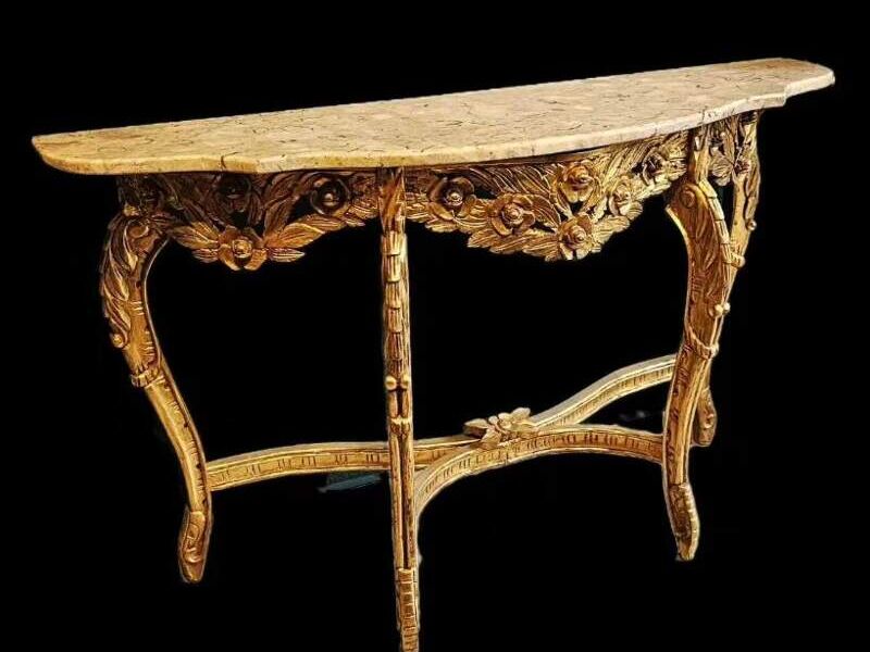 Mesa de madera decorativa en Guatemala 