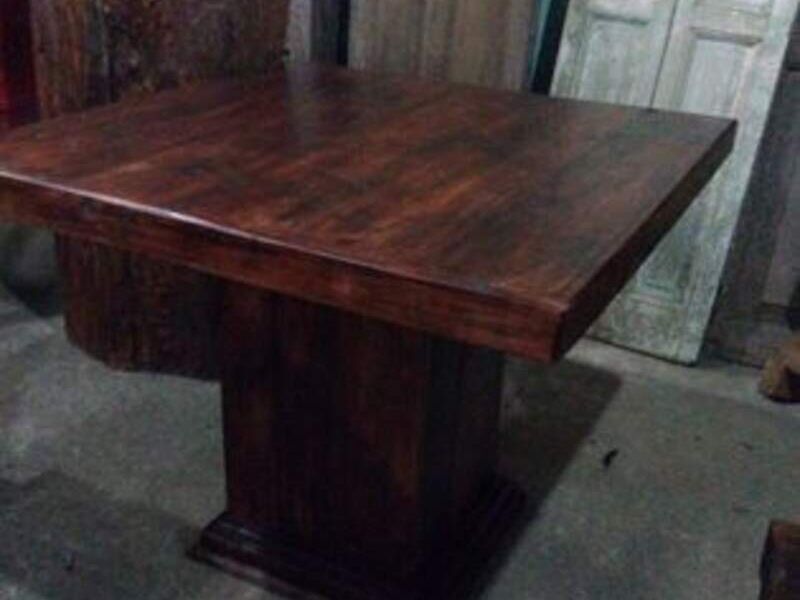 Mesa de madera en Ciudad de Guatemala 