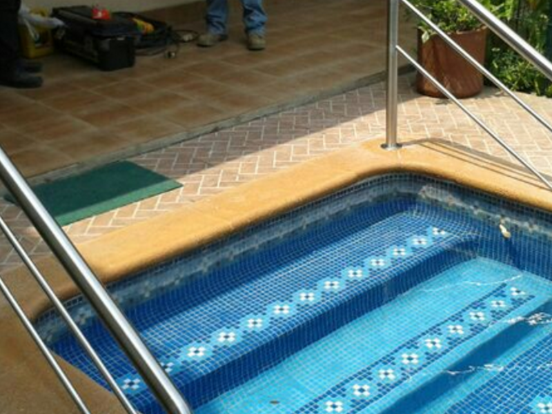 Pasamanos piscinas