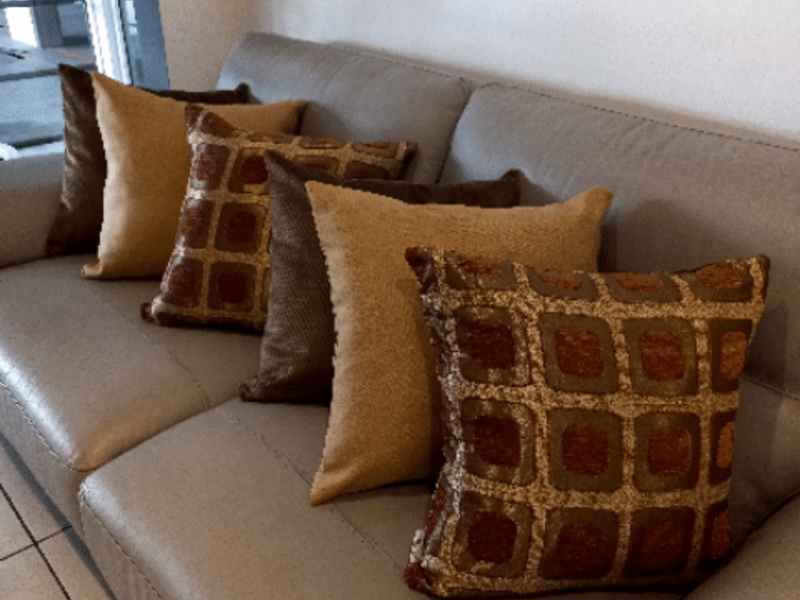Cojines - Café y beige
